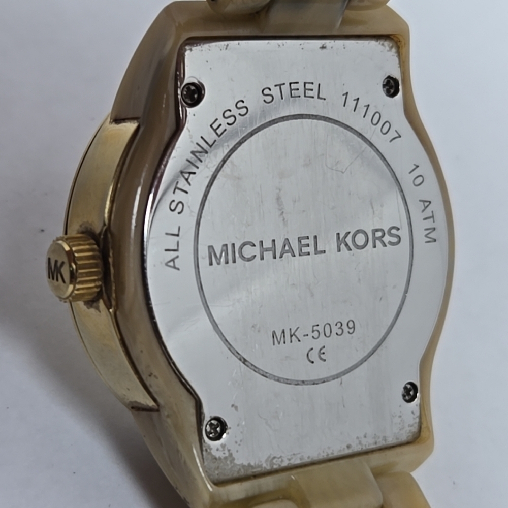 Womens Michael Kors Horn Day Date Watch Gold Tone Resin Jet Set 37mm New Battery - Picture 9 of 9